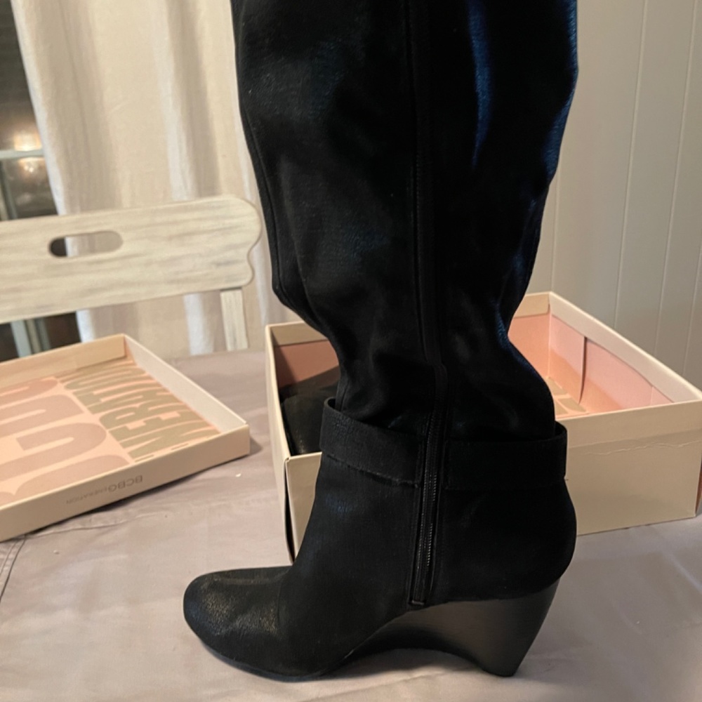 Black Boot With Wedge Heel - image 4
